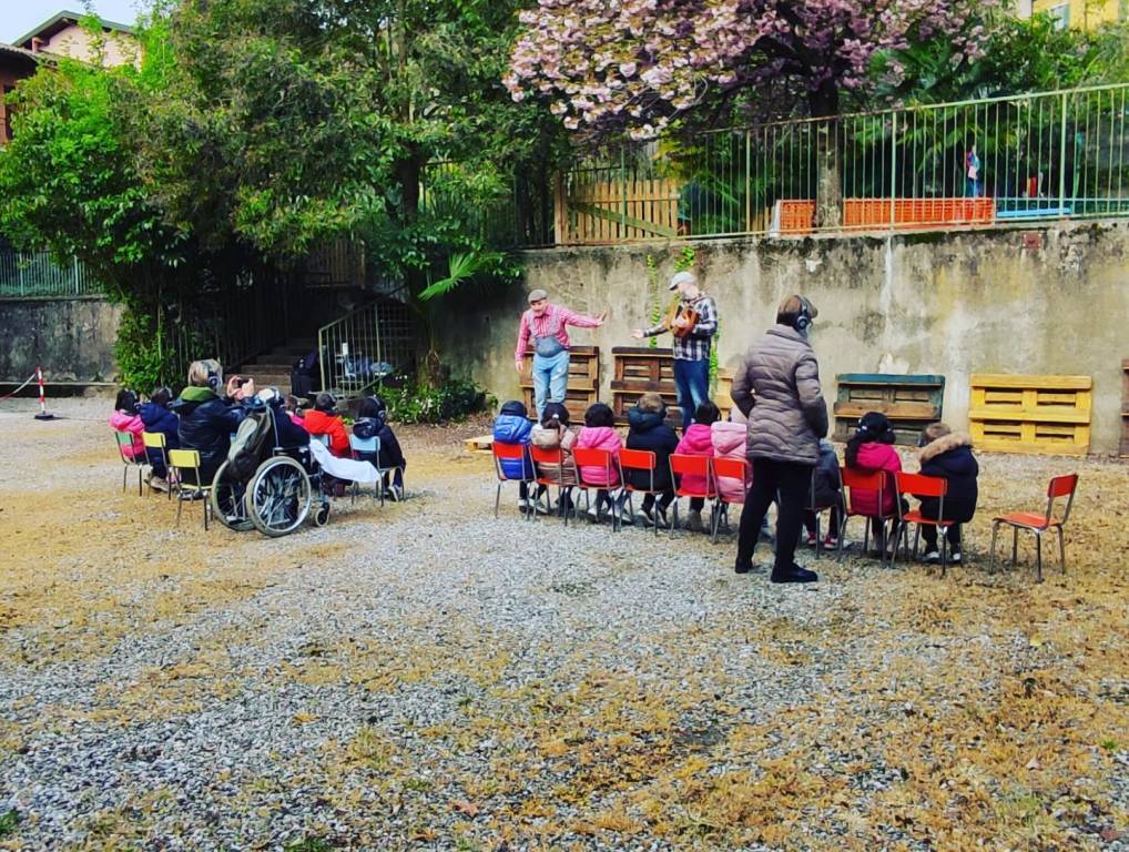 Intrecci Teatrali nel cortile della scuola dell'infanzia Malnati