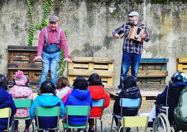 Intrecci Teatrali nel cortile della scuola dell'infanzia Malnati