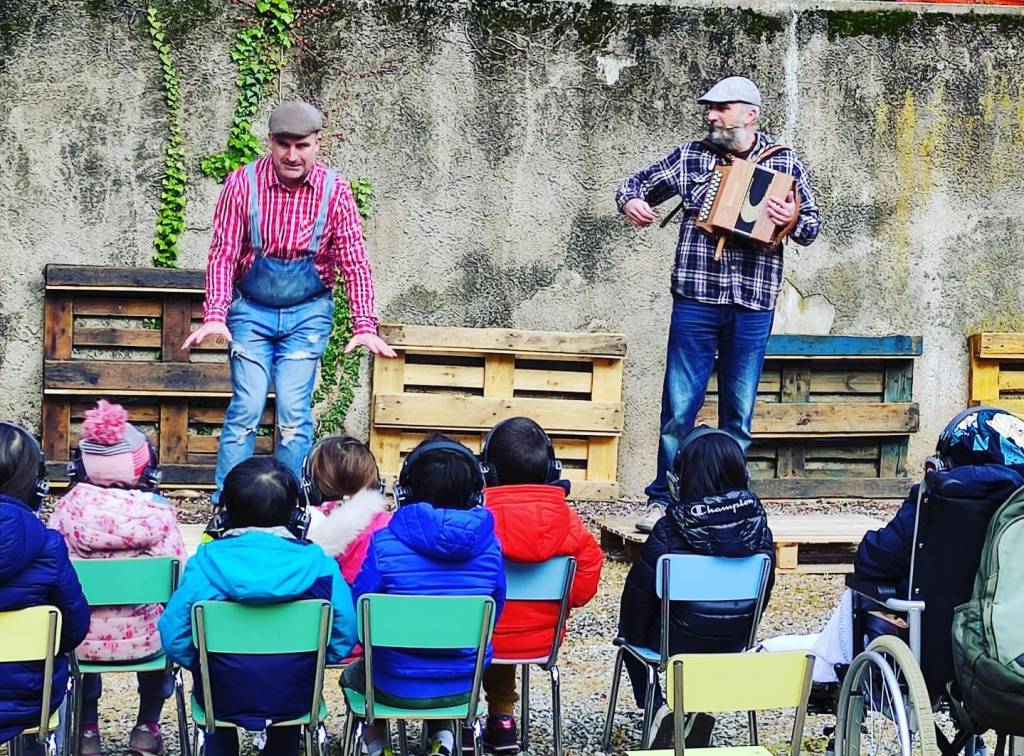 Intrecci Teatrali nel cortile della scuola dell'infanzia Malnati