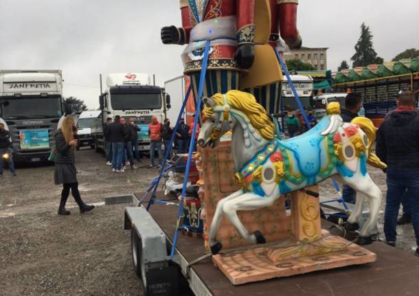 Lavoratori del luna park in protesta a Legnano