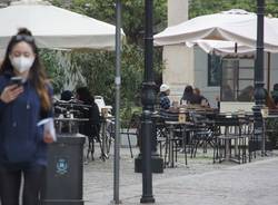 Le immagini del primo giorno in zona gialla a Saronno centro