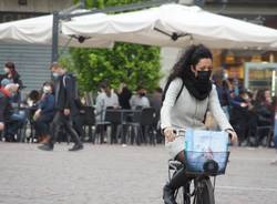 Le immagini del primo giorno in zona gialla a Saronno centro