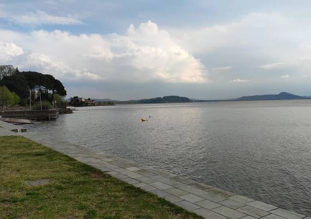 Lungo lago di Arolo- muretto