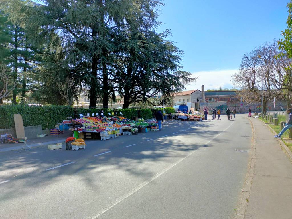 Mercato di Saronno a ranghi ridotti 