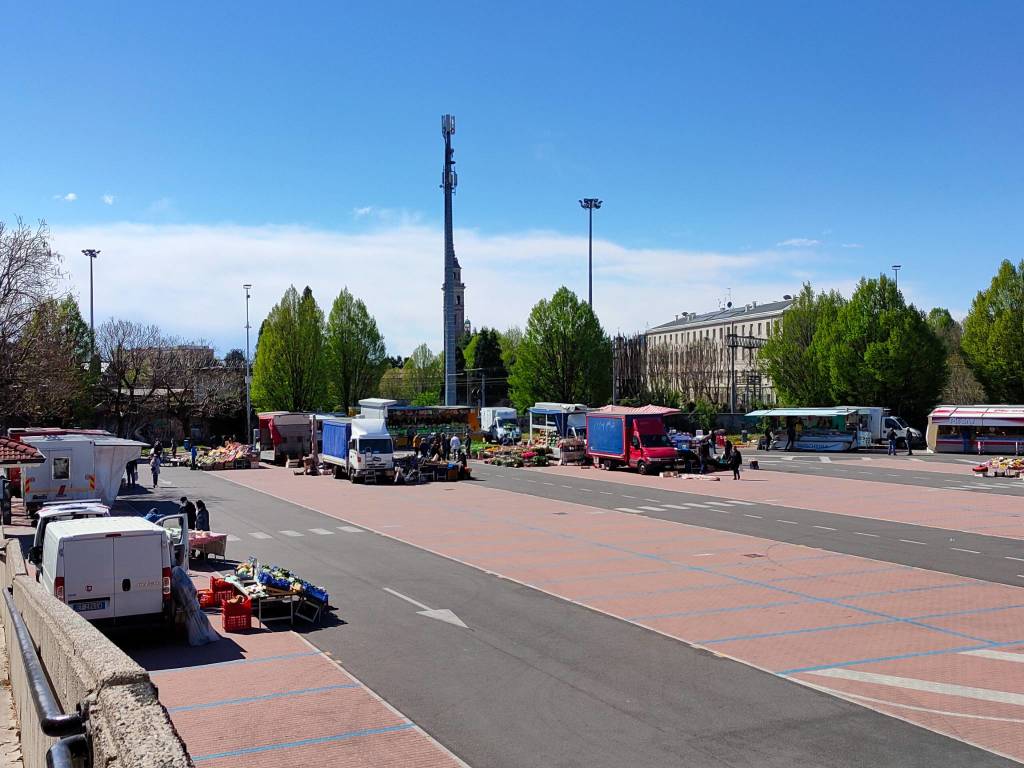 Mercato di Saronno a ranghi ridotti 