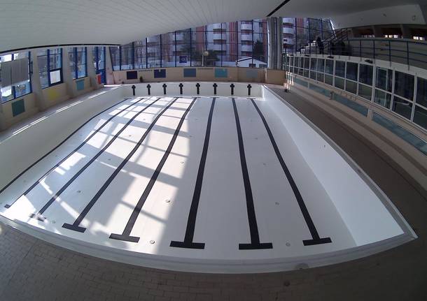 Piscina di via Miola a Saronno, lavori in corso in attesa della ripartenza