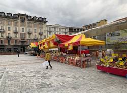 Primo sabato di mercato in piazza Repubblica