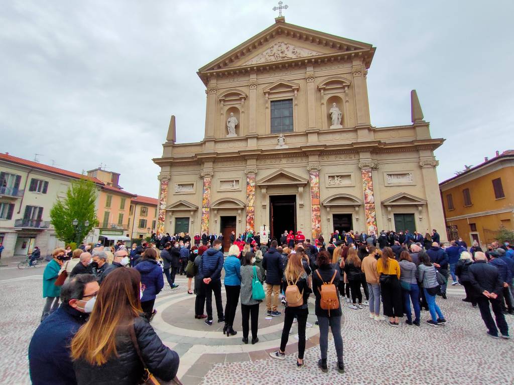 saronno funerale paolo strano