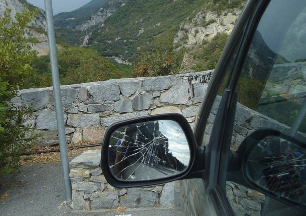 Torna la vecchia truffa dello specchietto rotto