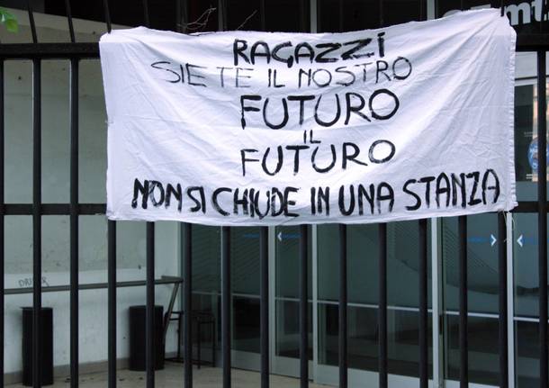 striscione dad liceo candiani baush