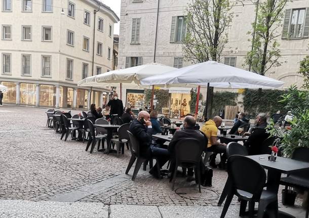 Varese, aperitivo in zona gialla