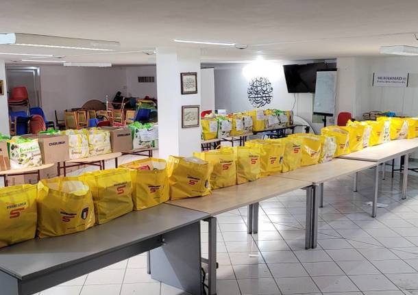 70 pacchi alimentari in dono alle famiglie bisognose. “Il Centro Culturale Islamico di Saronno al fianco della comunità”