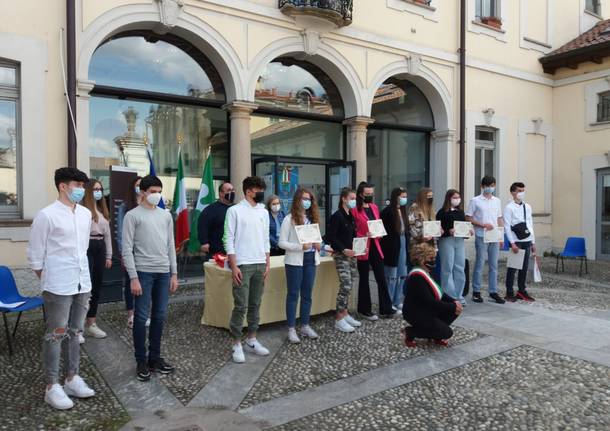 consegna attestati studenti cerro maggiore