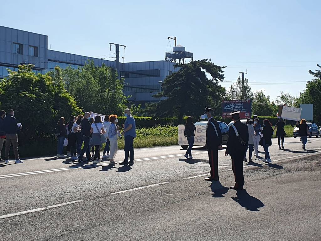 Crisi Teva a Nerviano lavoratori in sciopero