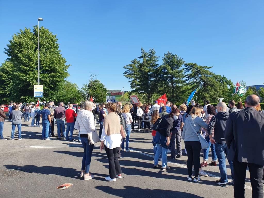 Crisi Teva a Nerviano lavoratori in sciopero