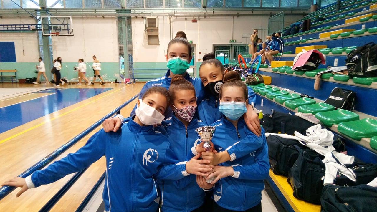 Ginnastica Skill tre volte d'argento