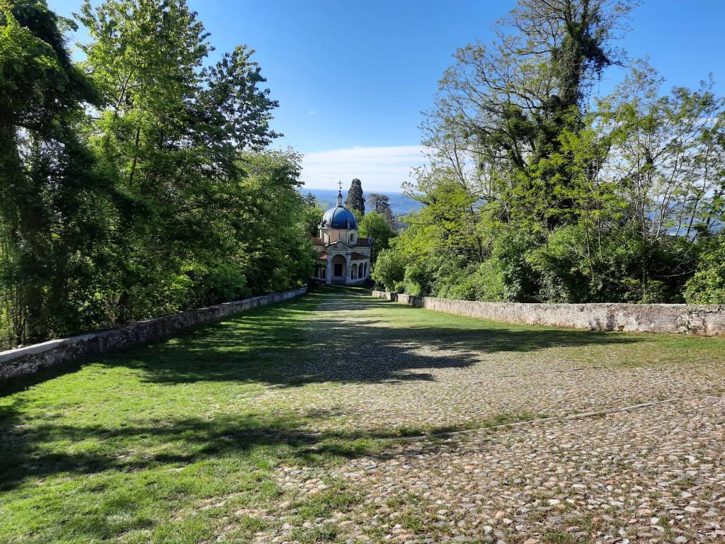Il Cai Senior ripulisce la via Sacra a Varese
