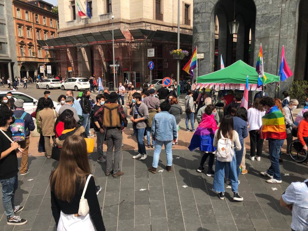 Il presidio a Varese per il DDL Zan