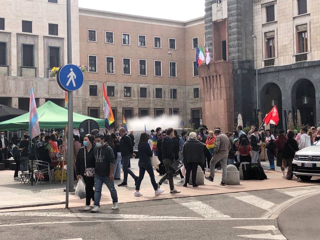 Il presidio a Varese per il DDL Zan