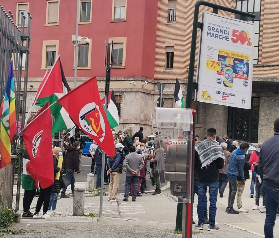 Il presidio per la Palestina in piazza Libertà