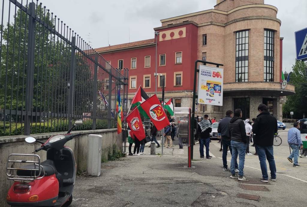 Il presidio per la Palestina in piazza Libertà