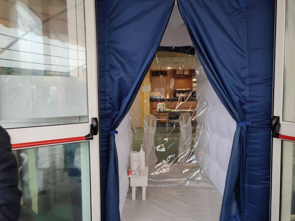 Inaugurazione stanza degli abbracci alla Monsignor Comi di Luino