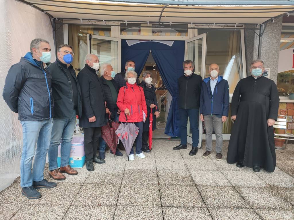 Inaugurazione stanza degli abbracci alla Monsignor Comi di Luino