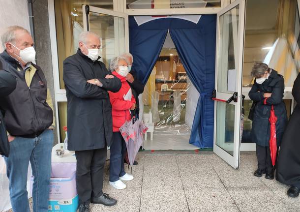 Inaugurazione stanza degli abbracci alla Monsignor Comi di Luino