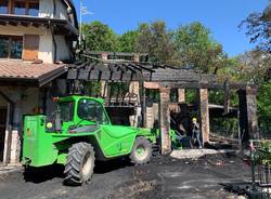 Incendio a Calcinate il giorno dopo 