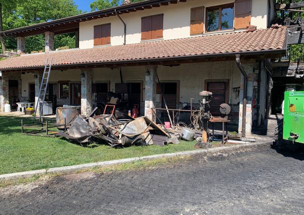 Il giorno dopo l’incendio nell’azienda agricola La Motta