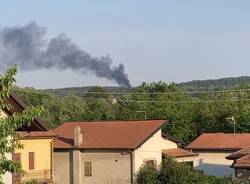 Incendio in un deposito a Sesto Calende 