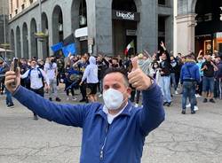 Inter campione d'Italia, bandiere e cori in centro a Varese