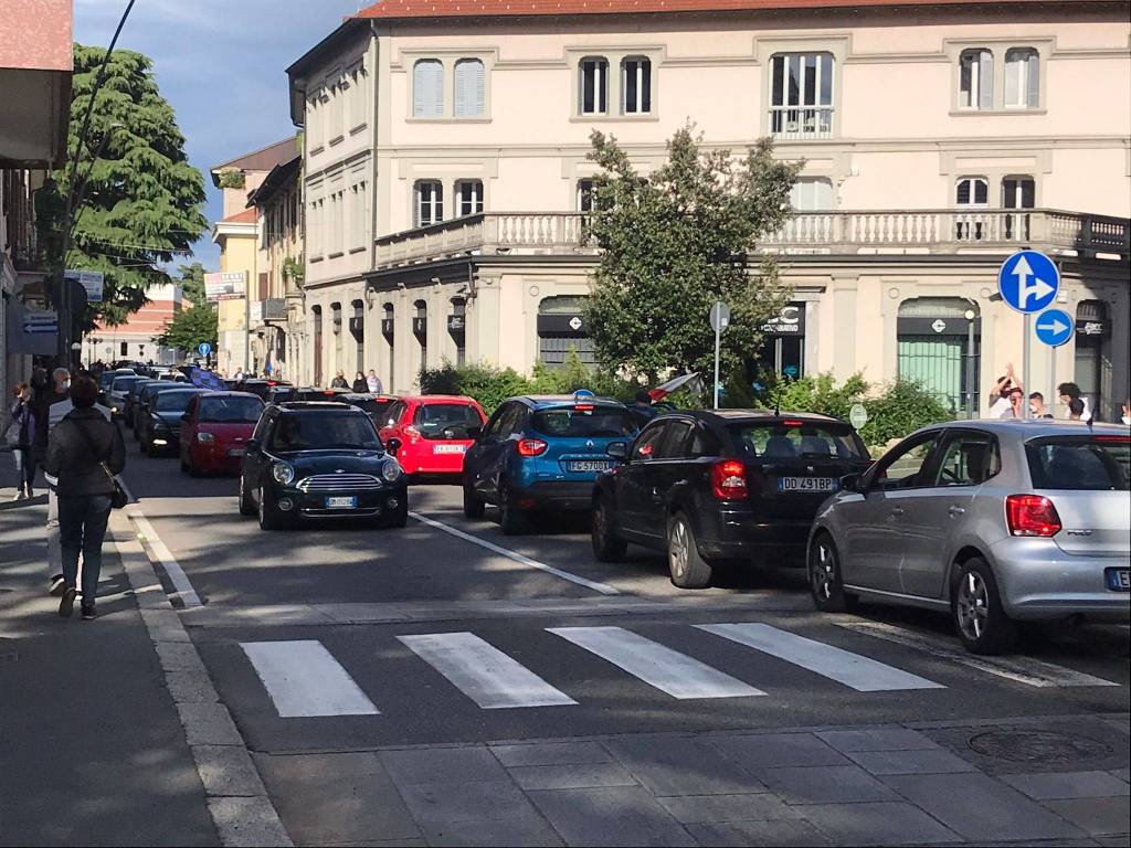 Interisti in centro a Legnano 