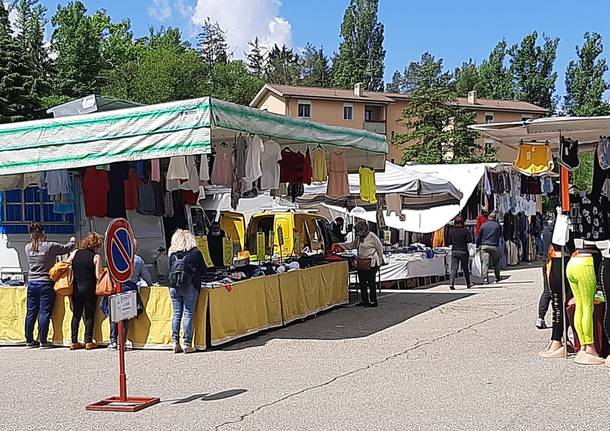 mercato in piazza de Gasperi, varese