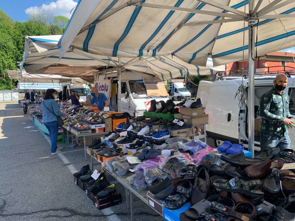 mercato in piazza de Gasperi, varese