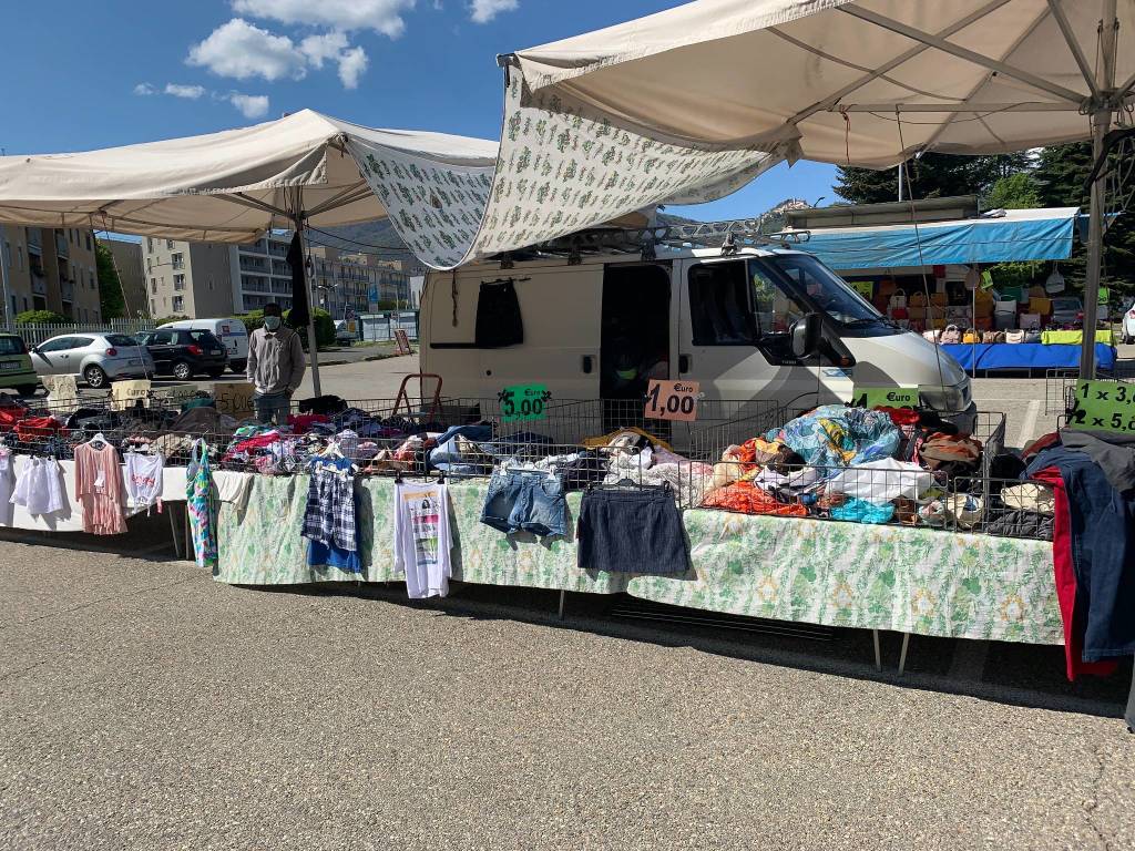 mercato in piazza de Gasperi, varese