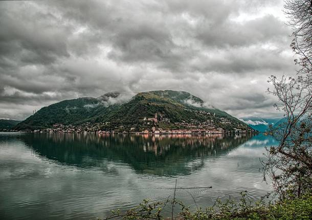 Morcote, sospesa tra lago e nuvole
