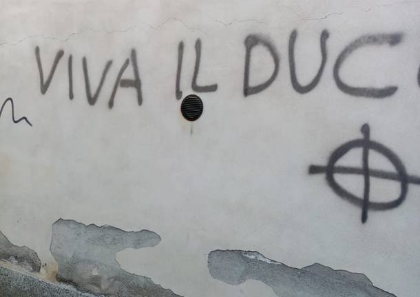 Scritte fasciste e razziste a Bobbiate