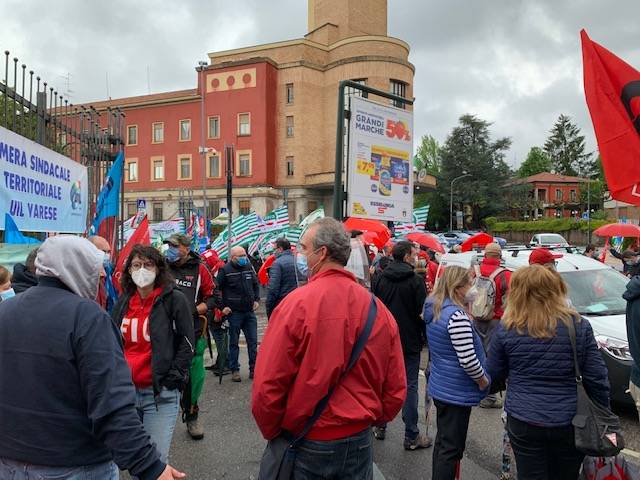 Sindacati in presidio a Varese per la sicurezza sul lavoro 