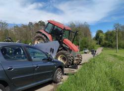 trattore ribaltato sumirago