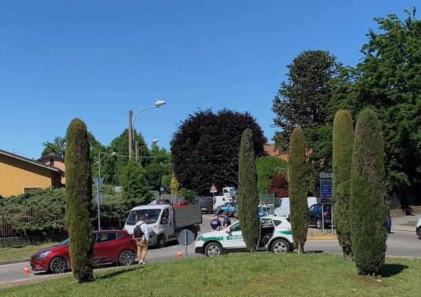 Vedano Olona, pedone investito alla rotonda del cimitero