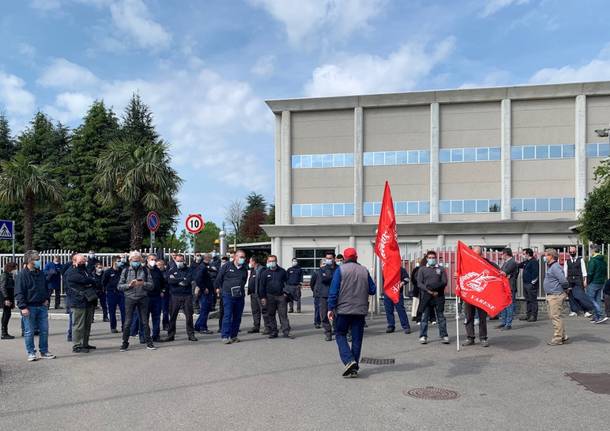 Venegono Inferiore - Sciopero alla Macchi spa