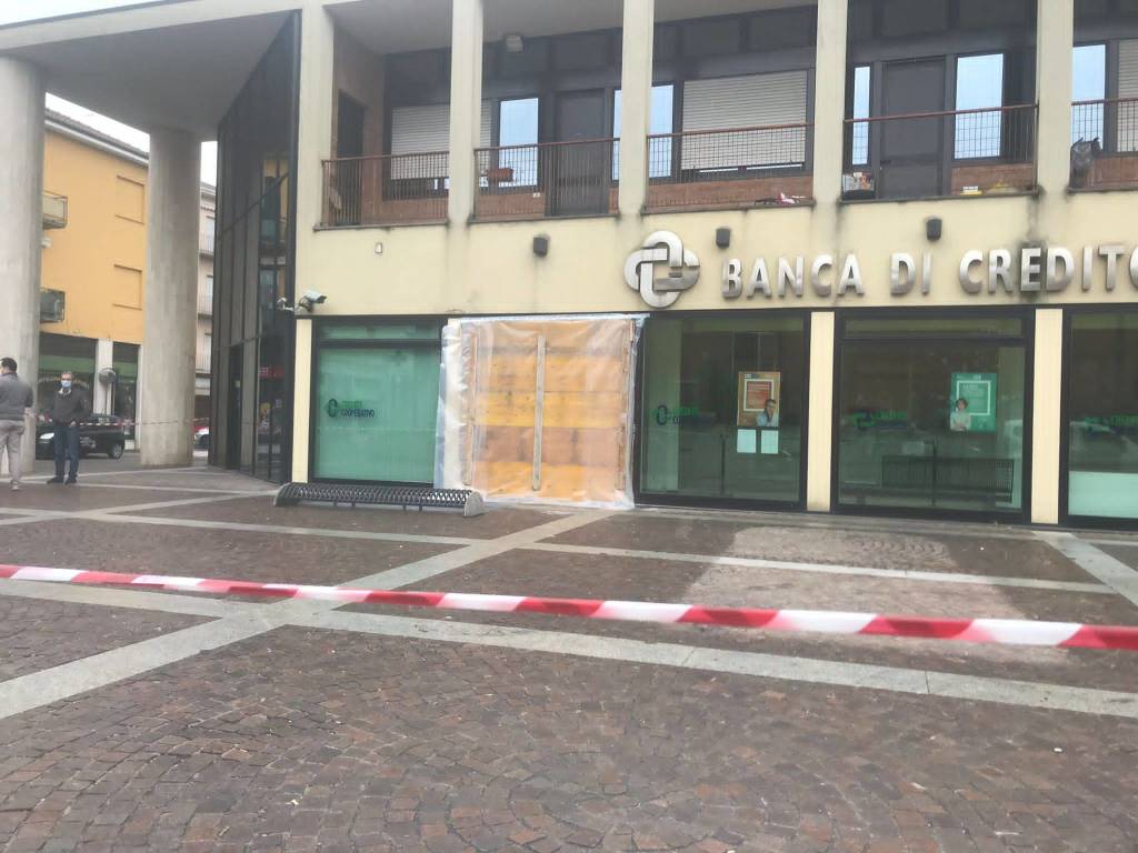 villa cortese assalto al bancomat