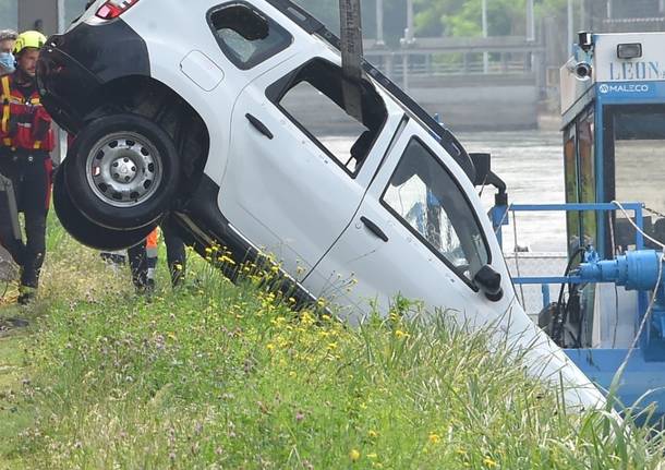 Auto nel Naviglio a Turbigo 17 giugno 2021