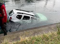 Auto nel Naviglio a Turbigo 17 giugno 2021