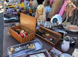 Azzate, mercatino dell'usato