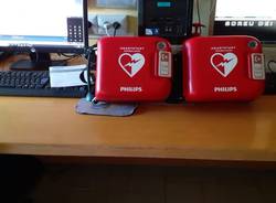 I defibrillatori donati alla Cri di Gavirate