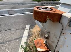 Camion contro sbarra al passaggio a livello di Gazzada Schianno