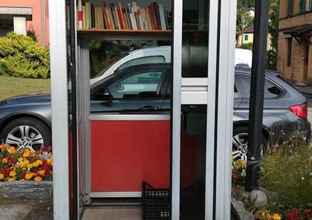 Maccagno, la cabina del telefono trasformata in libreria