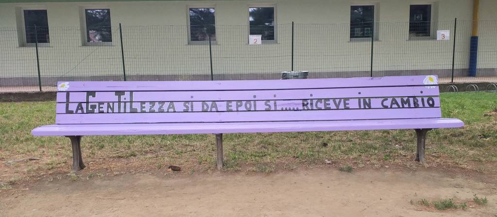 Le panchine della gentilezza di Malnate